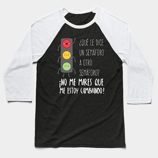 Que le dice un semaforo a otro semaforo Baseball T-Shirt by verde